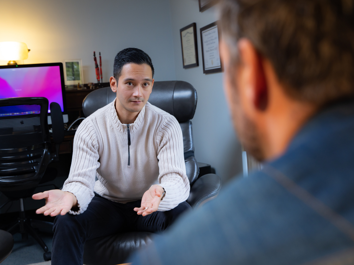 patient talking to a therapist from reswell